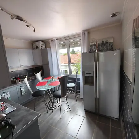 Independent In House With 3 Bedrooms *