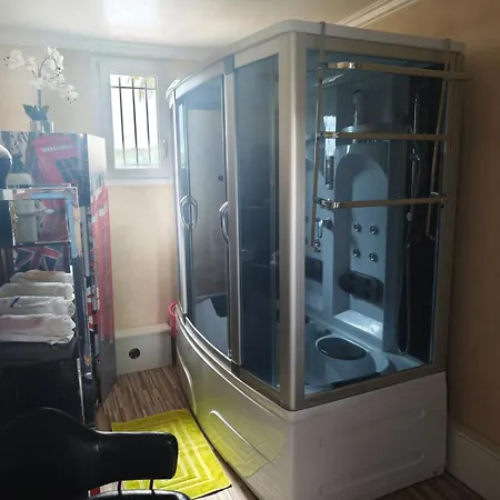 Independent In House With 3 Bedrooms Appartamento *