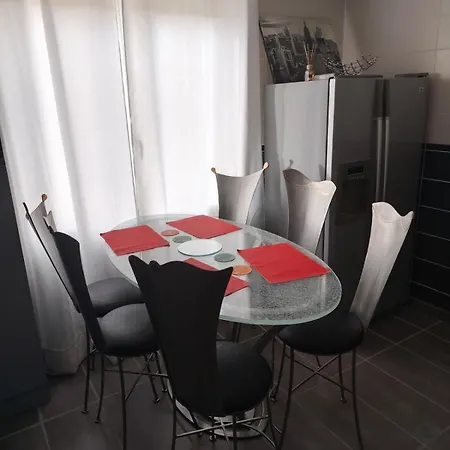 Independent In House With 3 Bedrooms Appartamento *